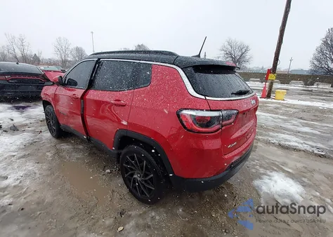 2020 Jeep Compass Latitude 4X4 z USA, uszkodzony, nr VIN 3C4NJDBB6LT119624